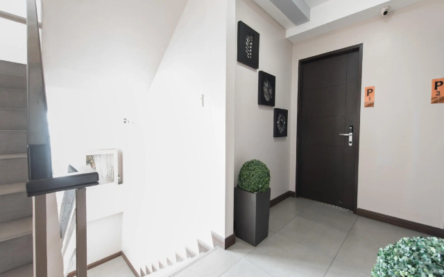 Lorenzzo Suites Hotel