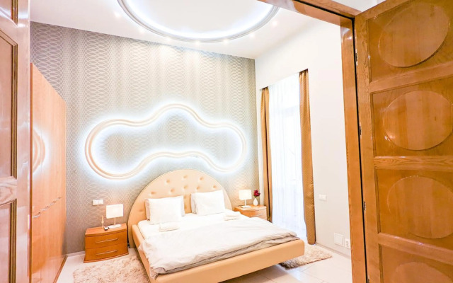 120M2 LUXURY CONDO with SAUNA, JACUZZI, CINEMA In Downtown Budapest