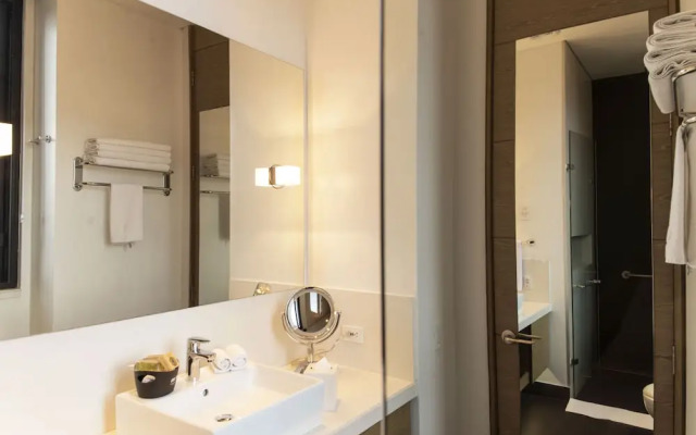 8010 Urban Living Luxury Home Experiences.