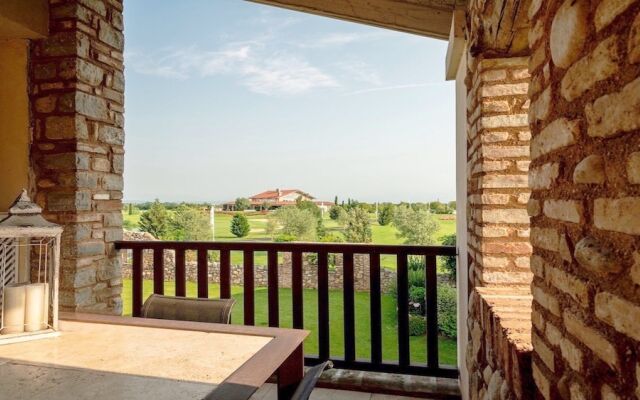 Creative Design House Golf & SPA