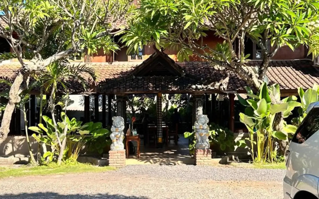 Puri Bali Lovina