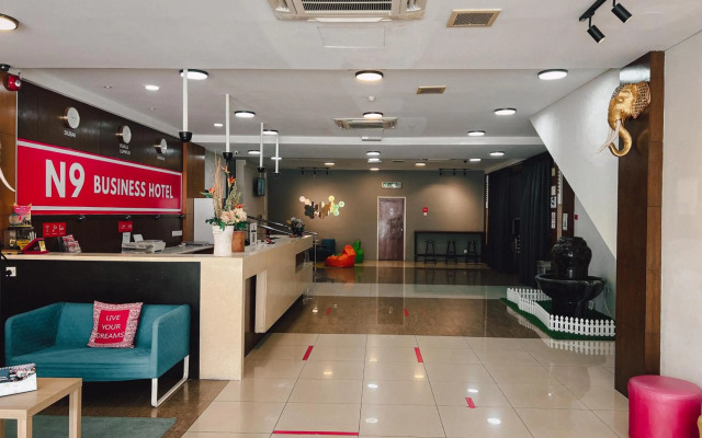 OYO 43955 N9 Business Hotel