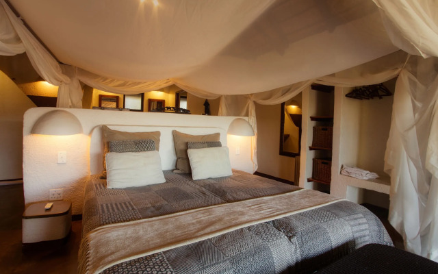 Nyati Safari Lodge
