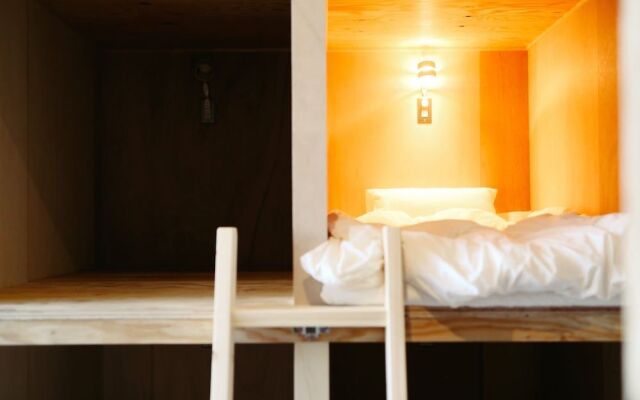 Nakaharaya Hostel & Café