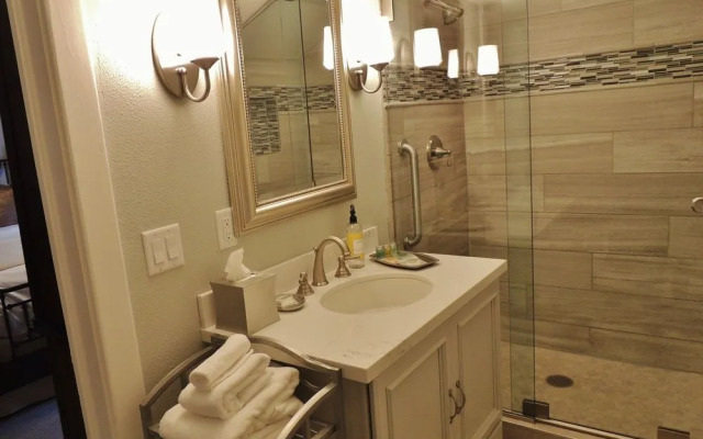 Huff House Inn and Cabins