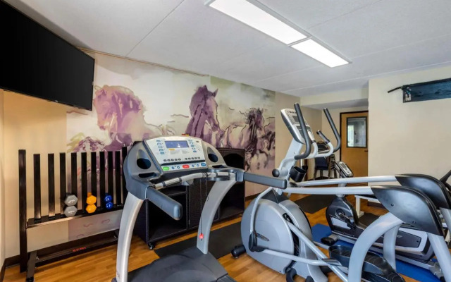 Capital Plaza Inn & Suites Harrisburg