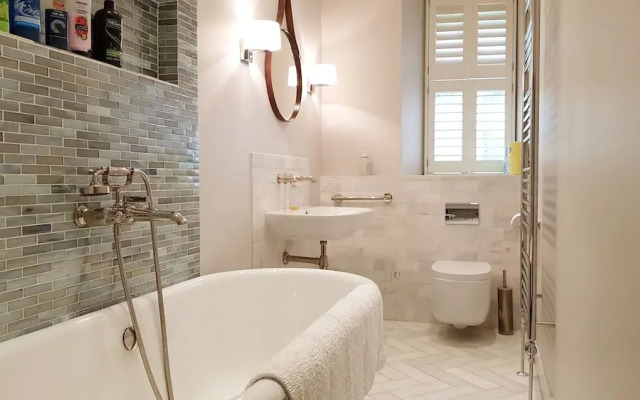 Grand Edinburgh Castlehill Apartment