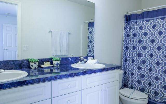 Gorgeous Vacation Ciska 3 Bedroom Home by RedAwning