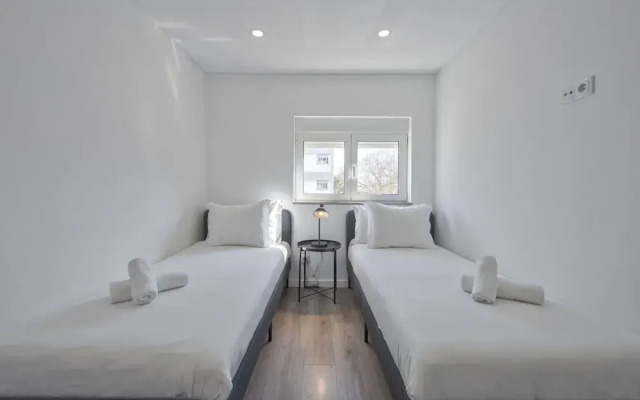 Olivais Modern by Homing