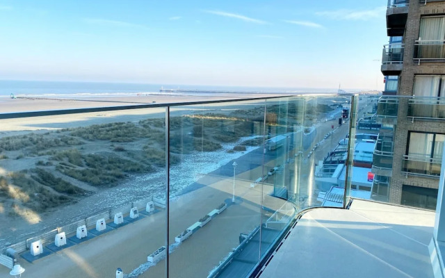 Sea Wall Retreat With Views