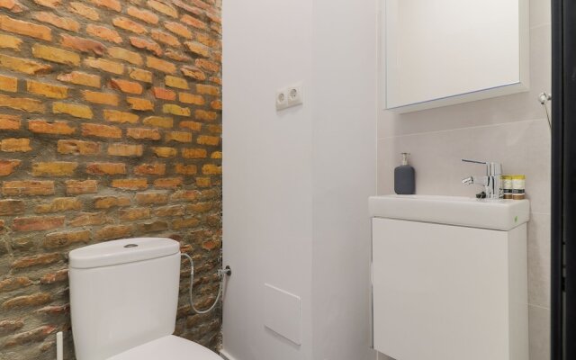 Industrial Style 2 Bedroom Apartment In Town