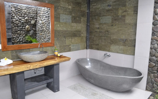 West Break Bali Medewi