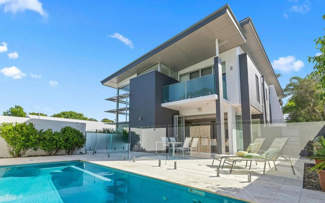 Anna Superbly Stylish Luxury Townhouse