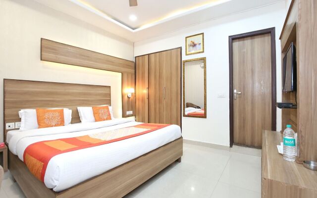 OYO 10940 Hotel Waves