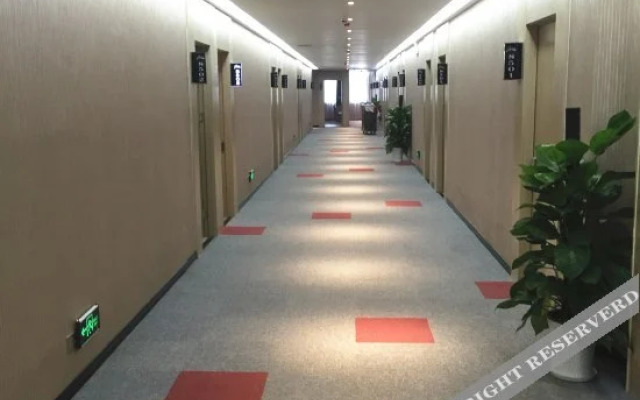 Fufeng Zhishang Hotel