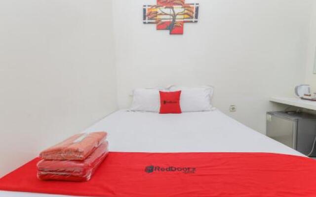 RedDoorz Plus At K23 Rungkut Madya
