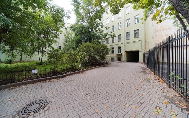 Apartments on Degtyarny lane 8-10