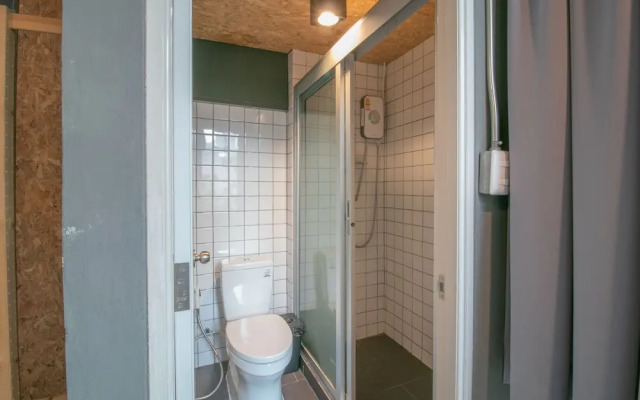 Zhelter Hostel Bangkok by ZUZU