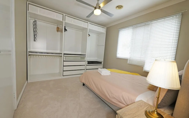 Charming 6 BRM Villa in Melbourne East