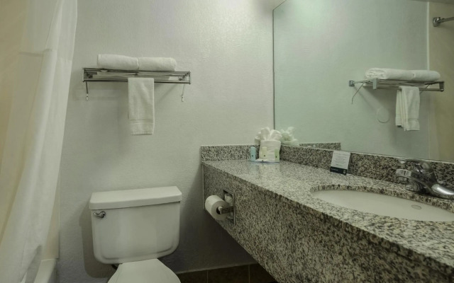Quality Inn & Suites Kansas City I-435N Near Sports Complex