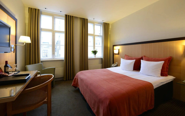 Ascot Hotel & Apartments