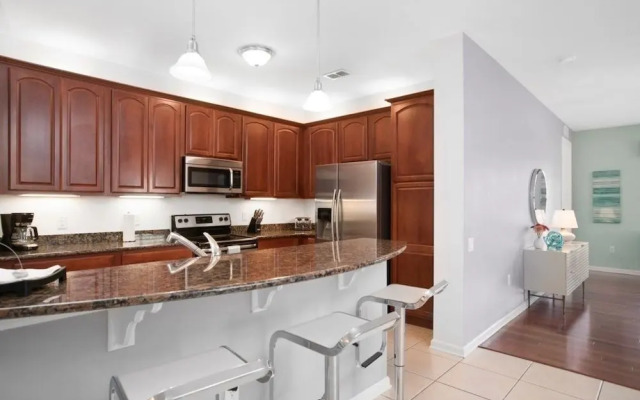 Luxury Oasis 3 Bedroom Condo by RedAwning