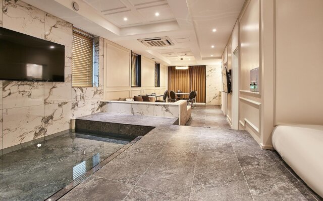 Hotel Wanted