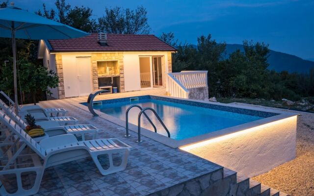 Nice home in Herceg Novi w/ Outdoor swimming pool, Sauna and 4 Bedrooms