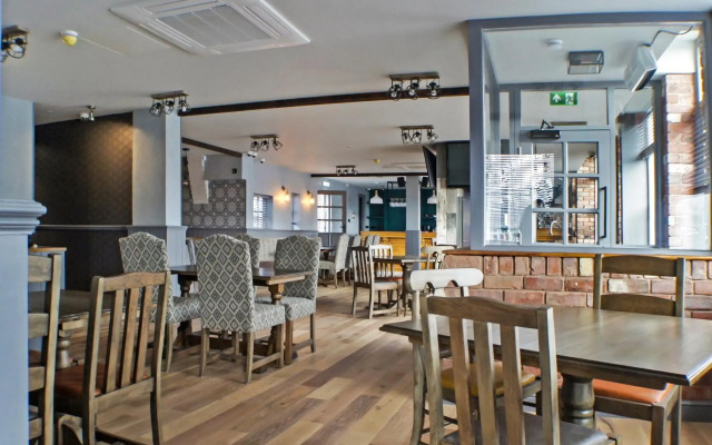 OYO Tamworth Arms Boutique Pub & Hotel