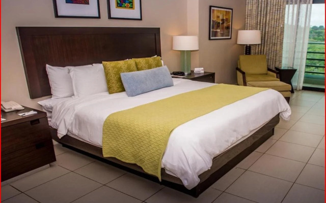 Summit Rainforest & Golf Resort