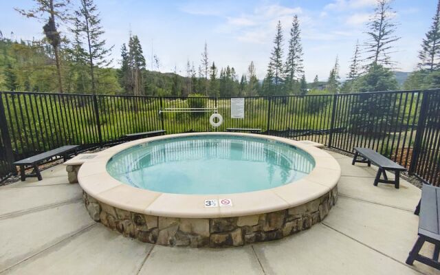 Ski Idlewild 1 Bedroom Condo by RedAwning