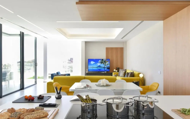 Villa in Salobre With Pool & Golf Nearby