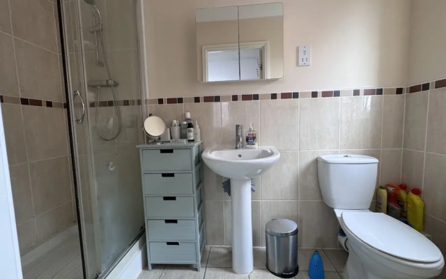 Spacious 4Bd House With Character In Coventry