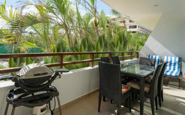 Beachside Retreat - Mujeres Bailando