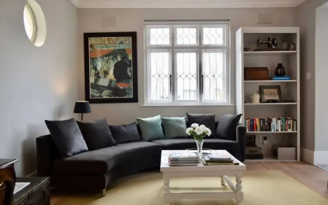 Spacious 3 Bedroom Home Green Point