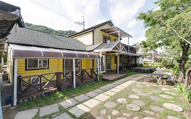 Danyang Sagyejeol Punggyeong Pension