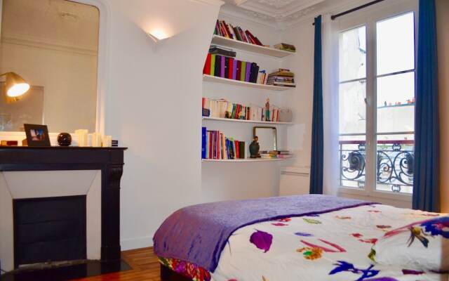 Central Marais-beaubourg 1 Bedroom Flat