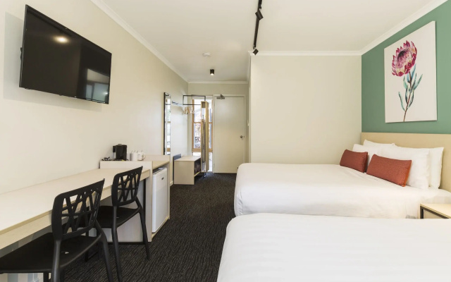 Balaclava Hotel