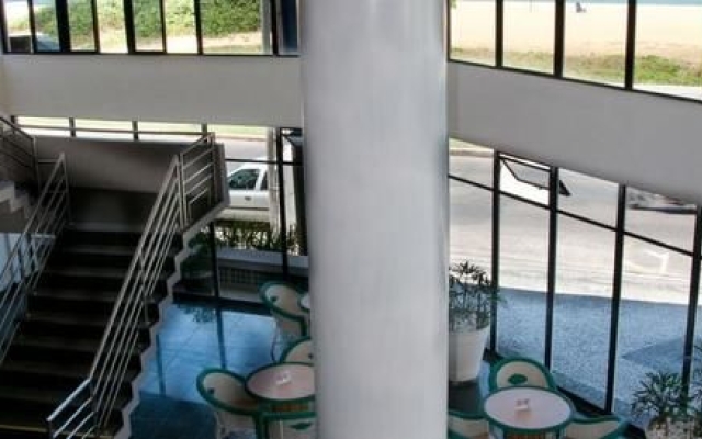 Hostess Hotel