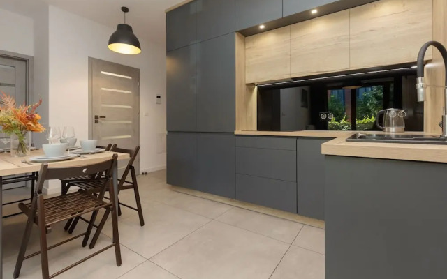 Modern Zoliborz Apartment by Renters