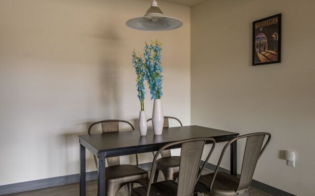 Eastside 1 & 2 BR Apts with balcony by Frontdesk