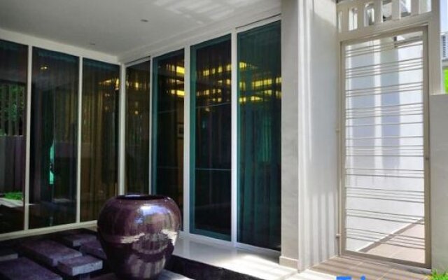 Iris Luxury Service Villa