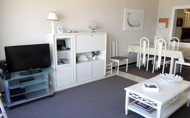 Coastal Comfort With Garage