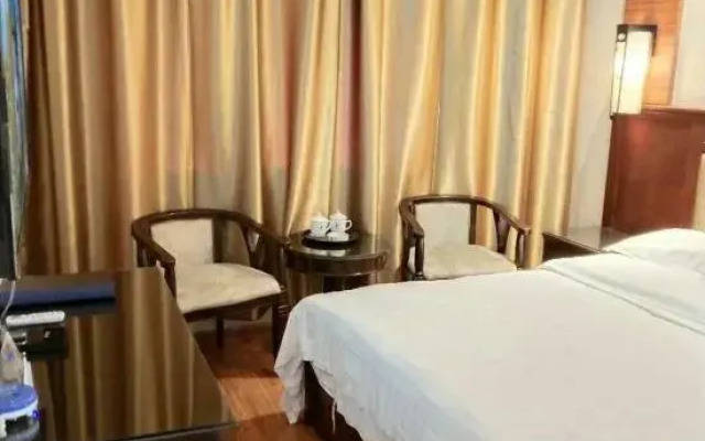 Sunshine Holiday Hotel