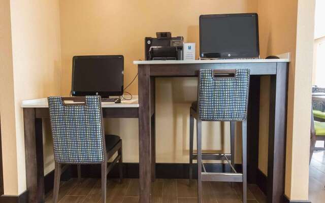 Comfort Inn & Suites Airport North