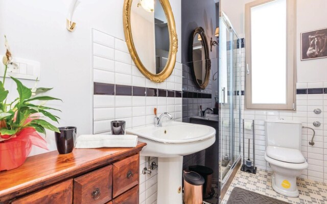 Amazing Home in Icici With Wifi and 5 Bedrooms