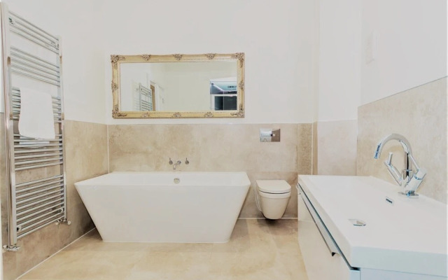 2 Bed - The Buckingham Suite