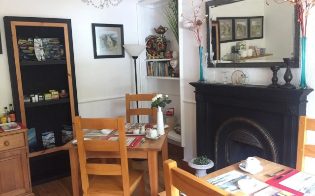 Dolweunydd Bed & Breakfast