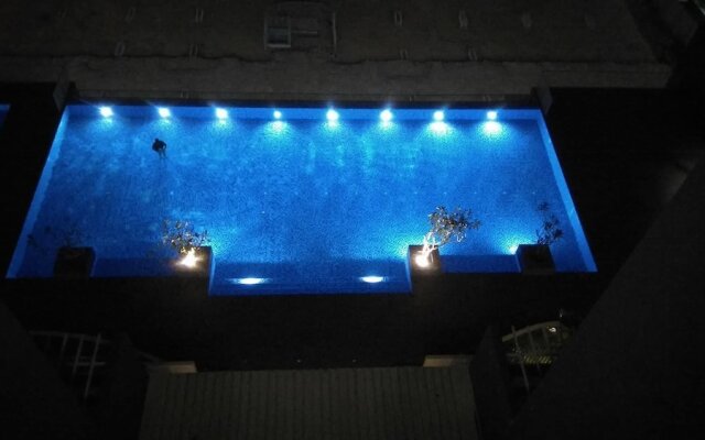 Private Studio Suite Galleria Equine