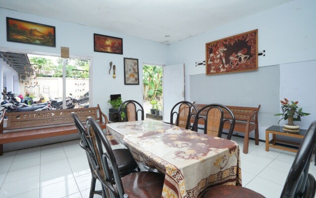 Female Guest House by OYO Rooms